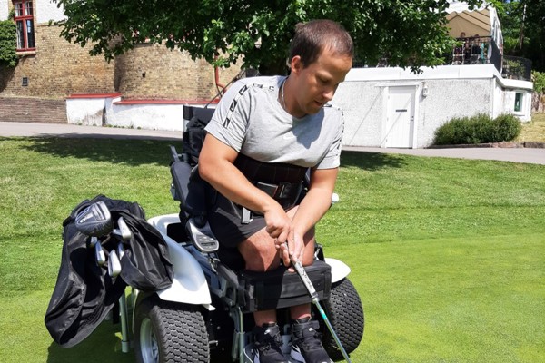 Martin testar paragolfern