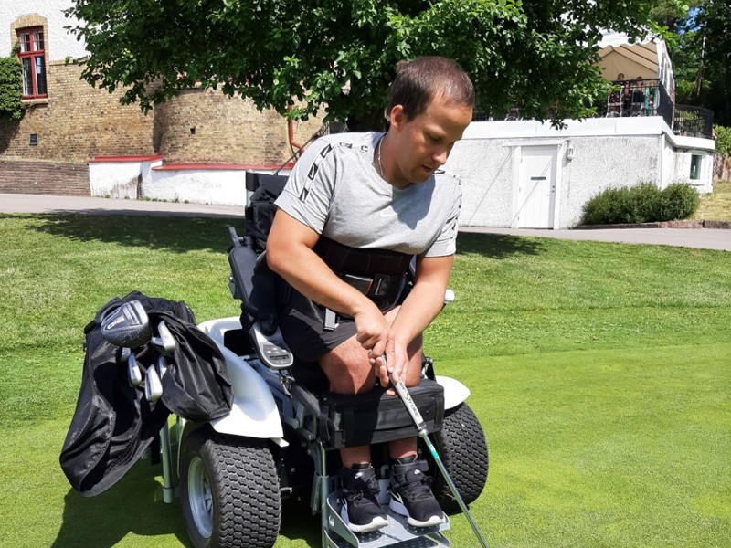 Martin testar paragolfern